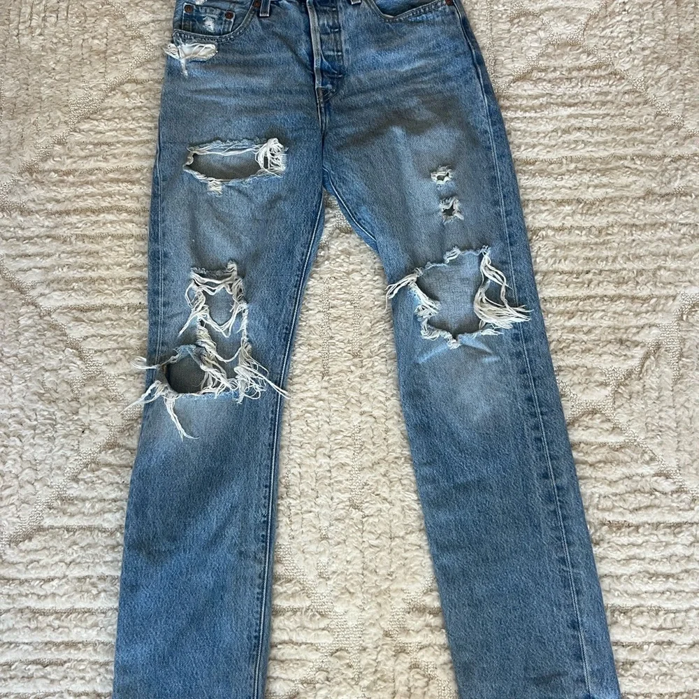 Levi’s distressed jeans - Picture 1 of 3